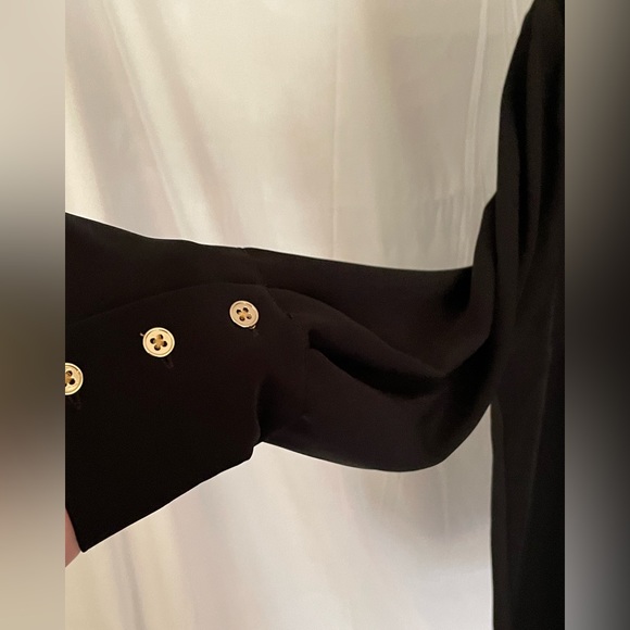 CHICOS SIZE 3 BLACK LONG SLEEVED BUTTON UP SHIRT - Picture 4 of 5